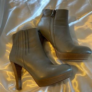 BCBG MAXAZRIA All Leather high heel boots slate gray size 9